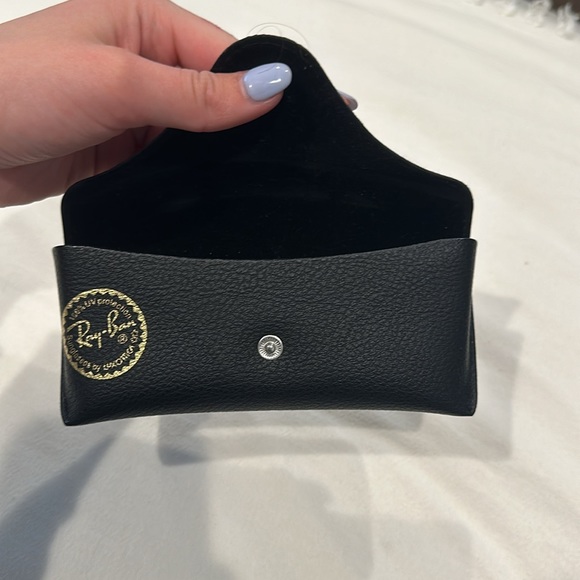 Ray-Bans Classic Aviators - Picture 2 of 10